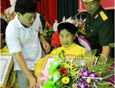 Những Bà mẹ Việt Nam Anh Hùng Họ Tạ