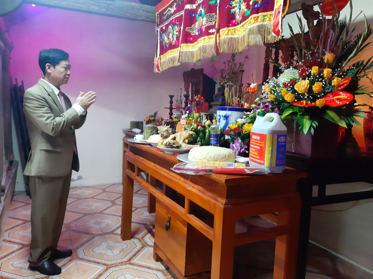 Dự lễ dâng hương các bậc tiền nhân của dòng họ Tạ Hữu – làng Dưỡng Thông