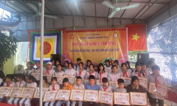 Lễ vinh danh – trao thưởng các cháu học sinh đỗ đại học, học sinh giỏi các cấp chi họ Tạ từ đường Đa Phú (Thống Nhất – Hưng Hà – Thái Bình)