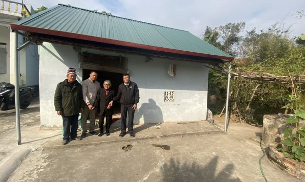 Hội Đồng Họ Tạ huyện Hưng Hà thăm và tặng quà gia đình khó khăn, neo đơn