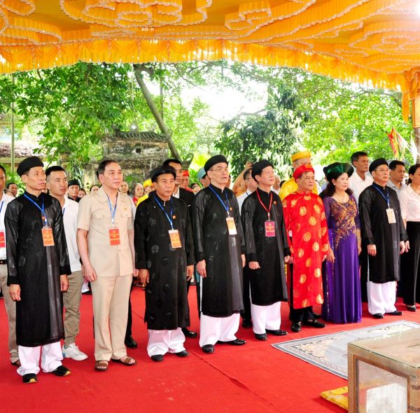 Hội đồng Họ Tạ Việt Nam tổ chức dâng hương tưởng nhớ Ngũ vị Đại vương và Nhị vị Thánh mẫu tại Phủ Điềm năm 2024
