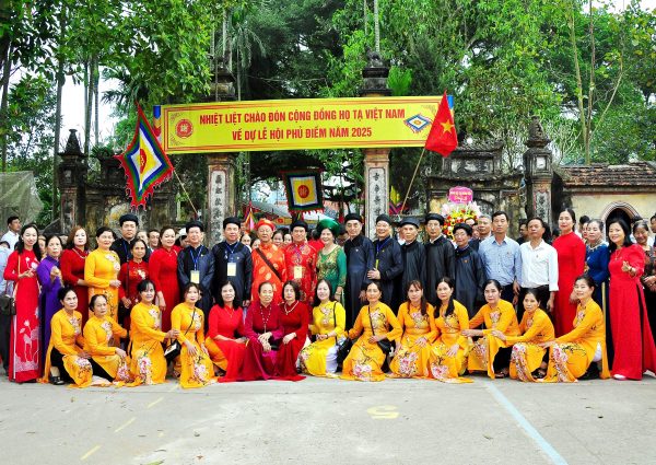 Lễ dâng hương tri ân tưởng nhớ Ngũ vị Đại vương và Nhị vị Thánh mẫu tại Phủ Điềm