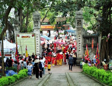 Đoàn đại biểu họ Tạ TP Hà Nội  dâng hương về lễ hội Thánh Gióng tại đền Phù Đổng nhân dịp Hội Gióng 2025