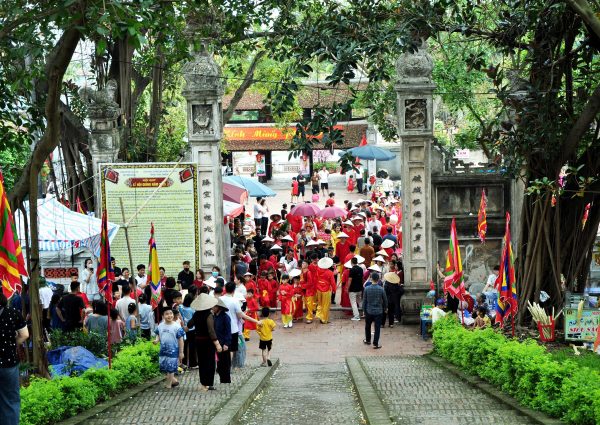 Đoàn đại biểu họ Tạ TP Hà Nội  dâng hương về lễ hội Thánh Gióng tại đền Phù Đổng nhân dịp Hội Gióng 2025