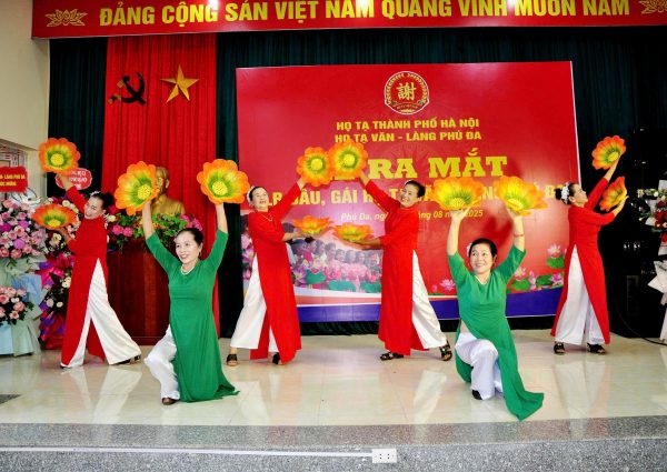 Sự kiện ra mắt Chi hội Phụ nữ Chi tộc Tạ Văn – làng Phú Đa, xã Hạ Bằng, TP Hà Nội