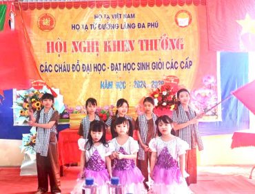 Xã Hưng Hà: Dòng họ Tạ vinh danh, trao thưởng 59 học sinh đỗ Đại học và học sinh giỏi các cấp