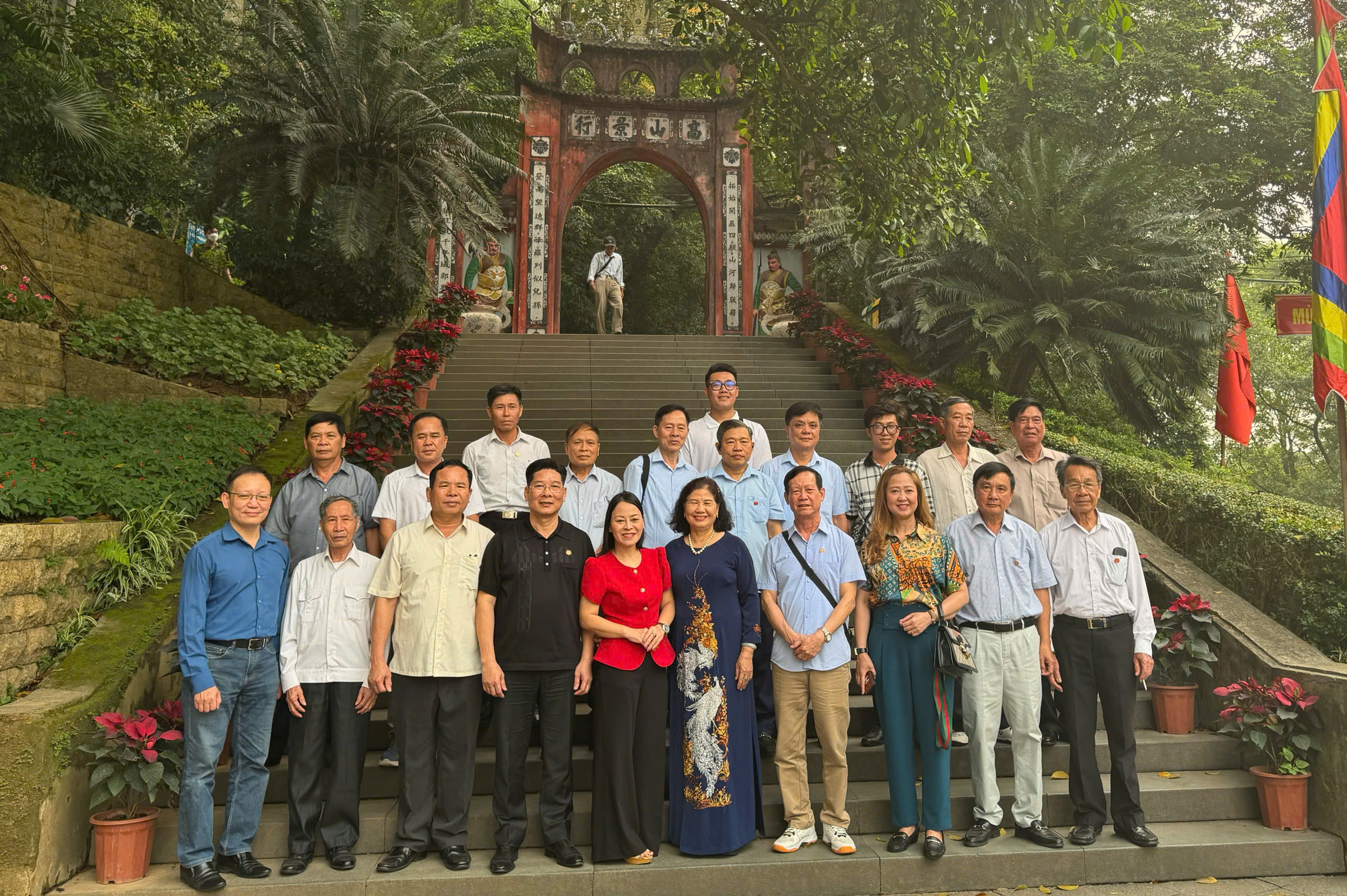 ĐOÀN ĐẠI BIỂU HỌ TẠ VIỆT NAM DÂNG HƯƠNG ĐỀN HÙNG NĂM 2026