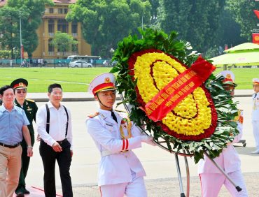 HỘI ĐỒNG HỌ TẠ VIỆT NAM TỔ CHỨC LỄ DÂNG HƯƠNG TƯỞNG NIỆM CÁC ANH HÙNG LIỆT SĨ
